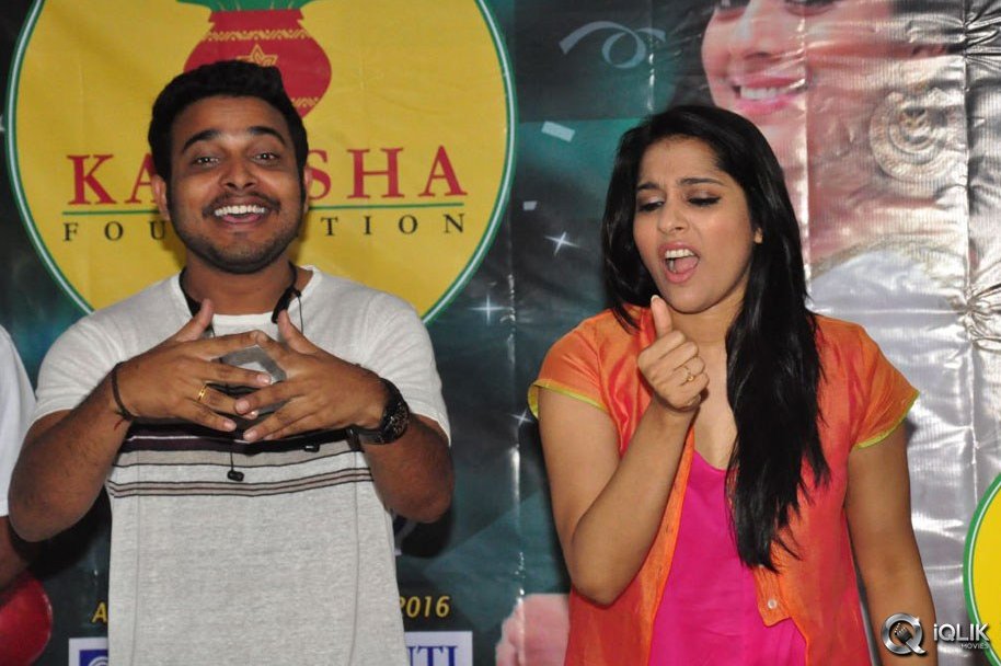 Rashmi-Goutham-And-Getup-Srinu-At-Akshara-Kalasha-Foundation